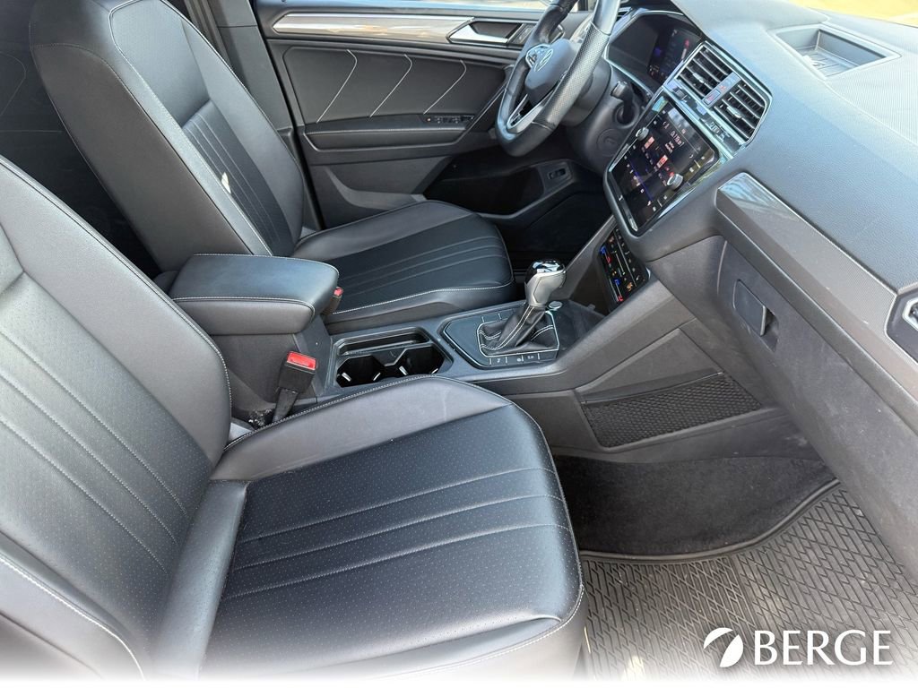 Used 2022 Volkswagen Tiguan SE R-Line image 32