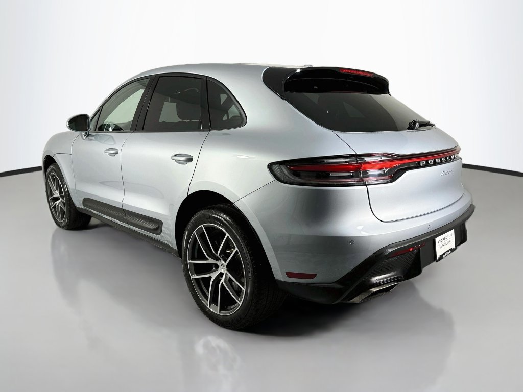 Certified 2024 Porsche Macan AWD/4WD image 3