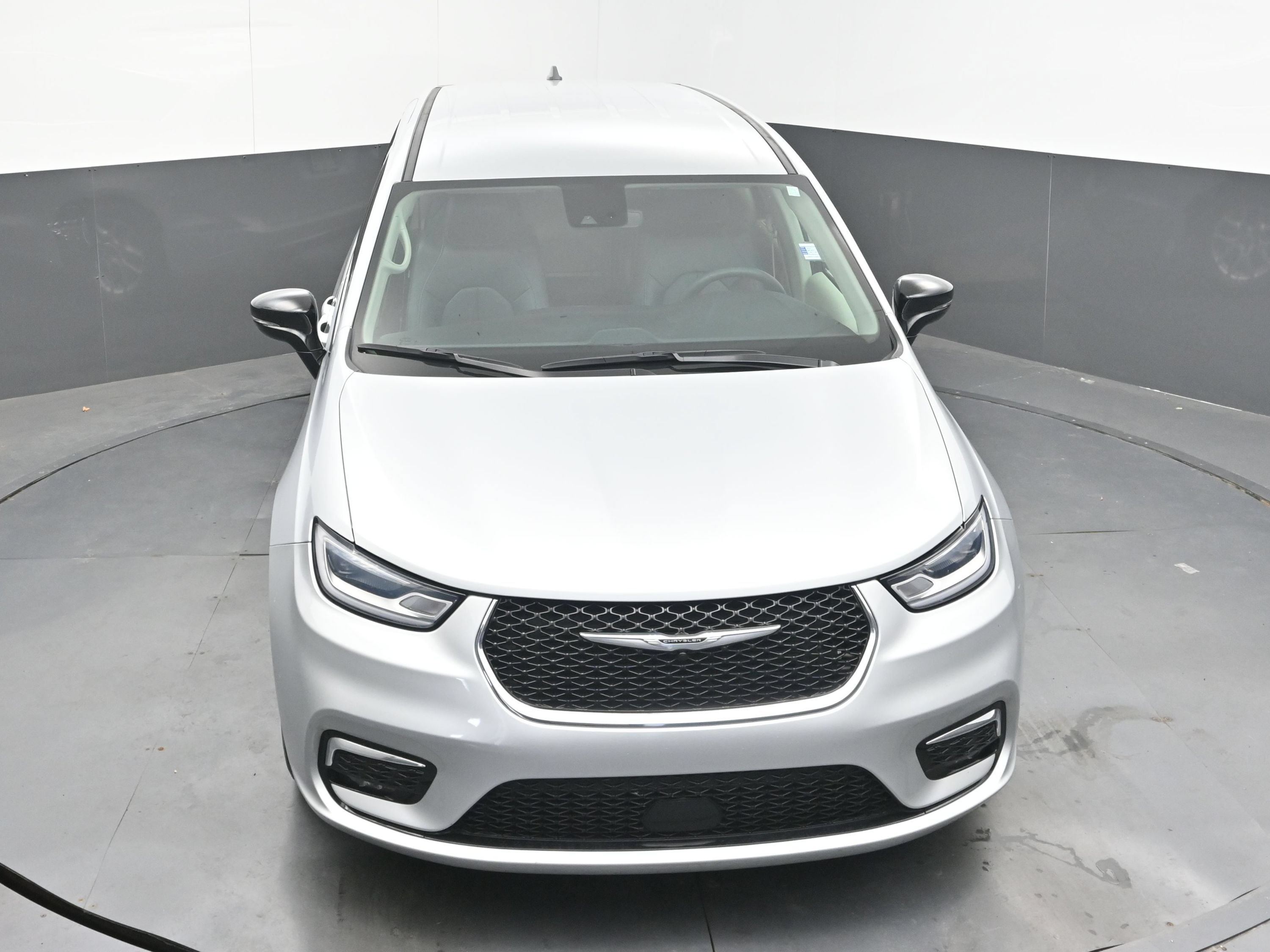 Used 2024 Chrysler Pacifica Touring-L FWD image 29