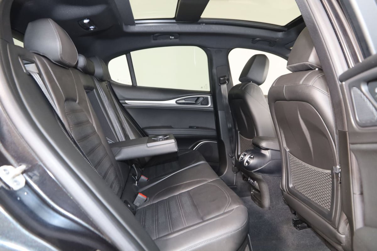 Used 2023 Alfa Romeo Stelvio Veloce AWD/4WD image 14