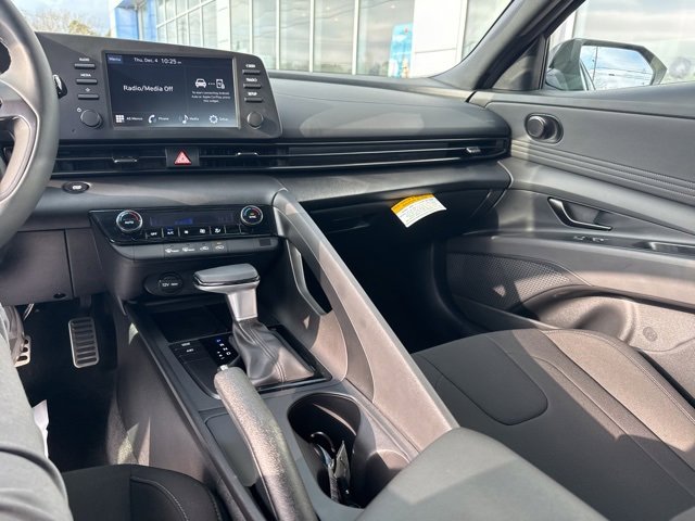 Certified 2025 Hyundai Elantra Sport image 41