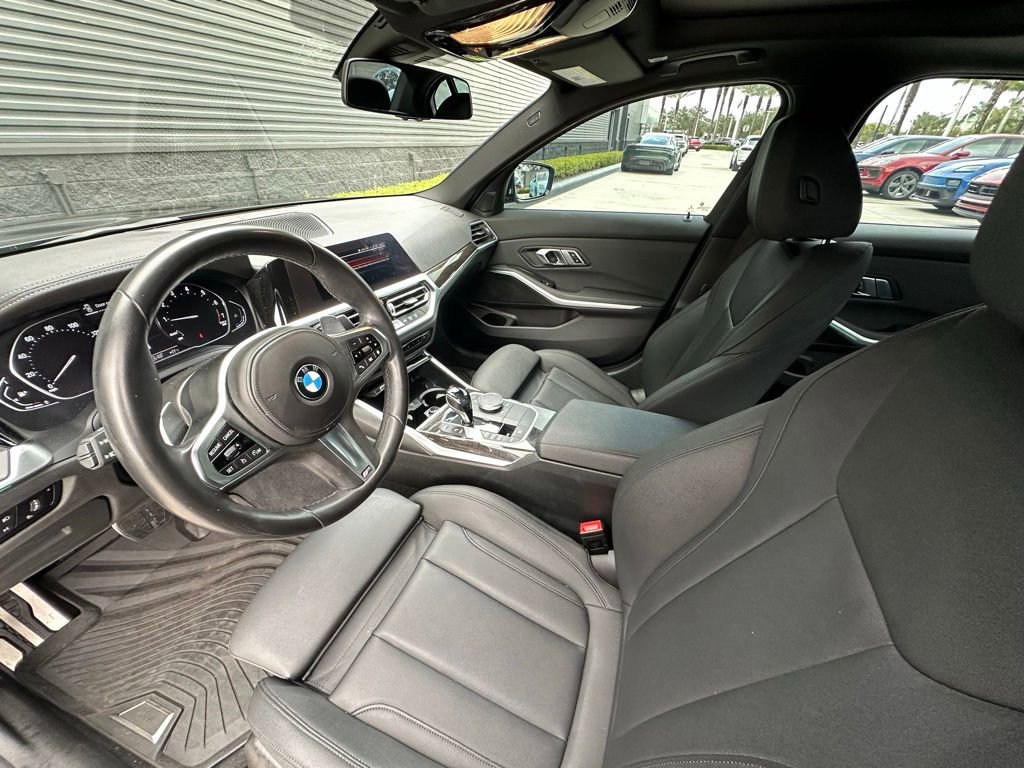 Used 2021 BMW 330i Sedan w/ M Sport Package RWD image 4