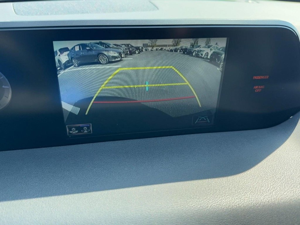 Used 2019 Lexus UX 200 image 21