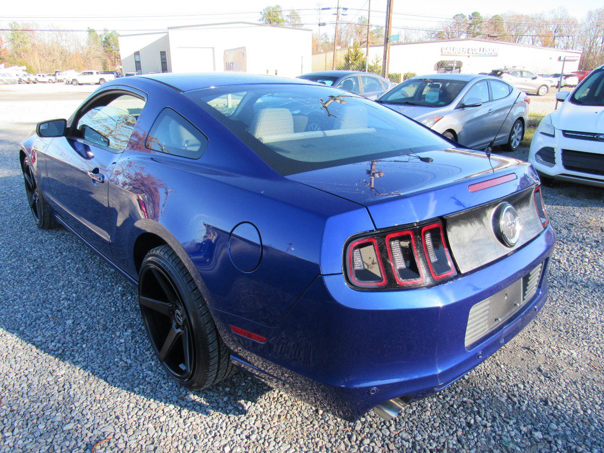 Used 2013 Ford Mustang Coupe image 3