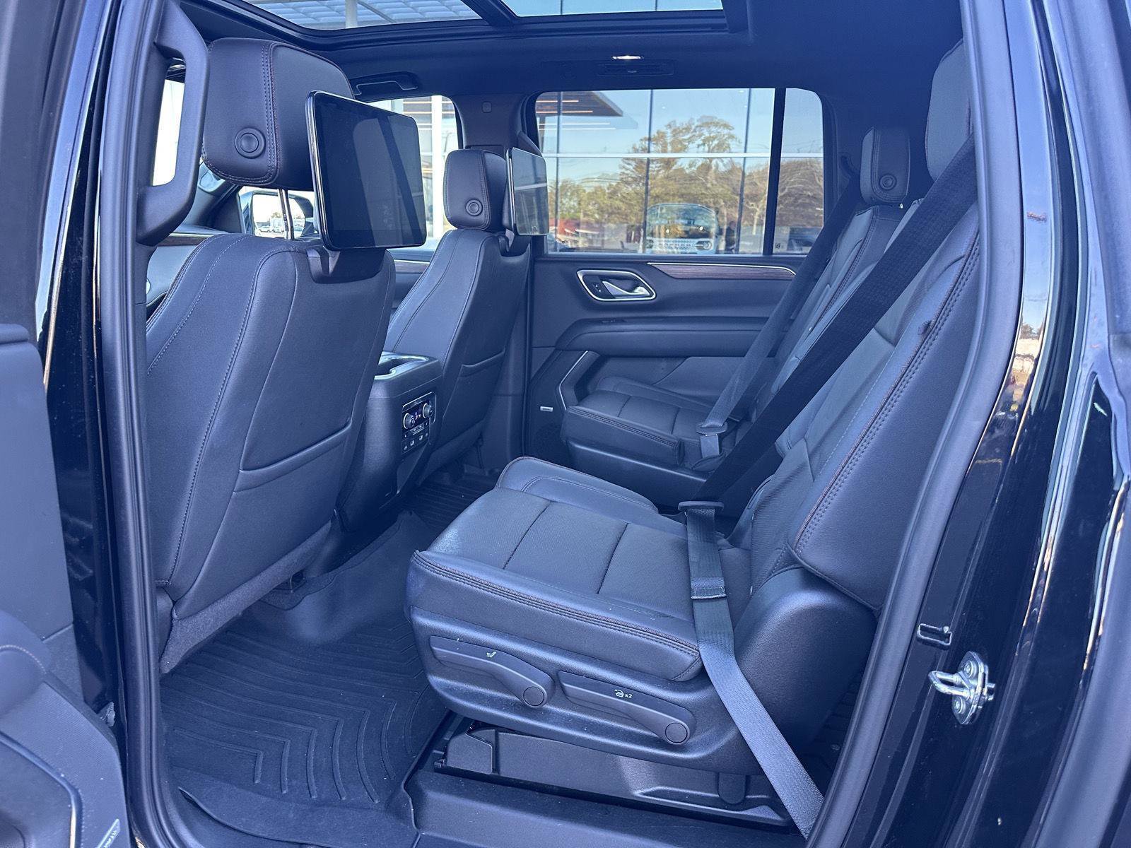 Used 2023 Chevrolet Suburban High Country image 41