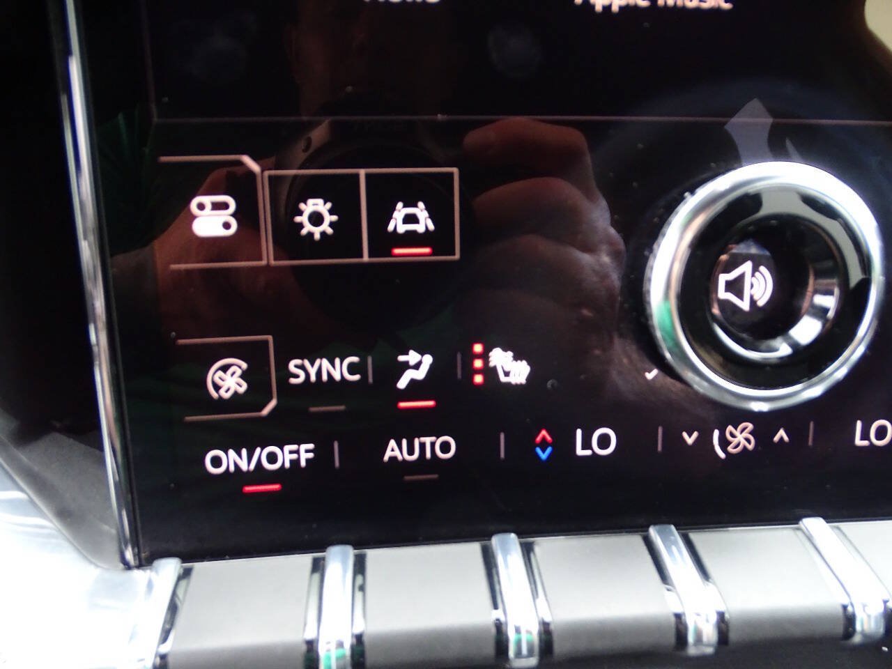 Used 2025 GMC Acadia AWD Elevation w/ Elevation Premium Package image 32