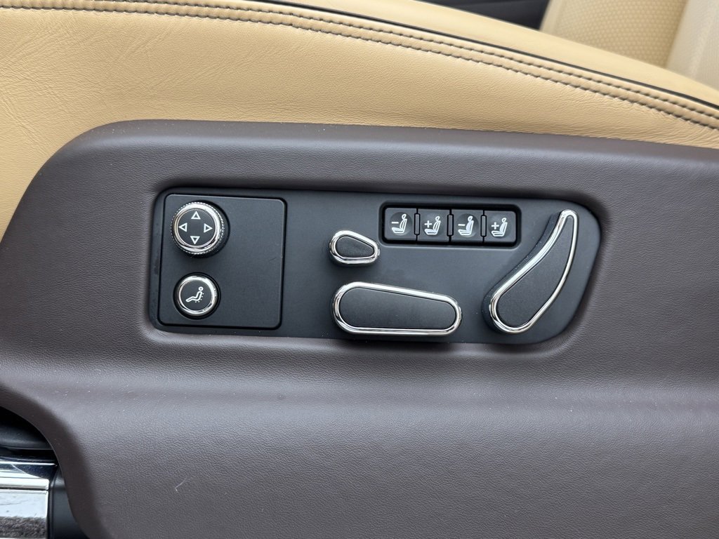 New 2024 Bentley Bentayga Plug-In Hybrid image 14