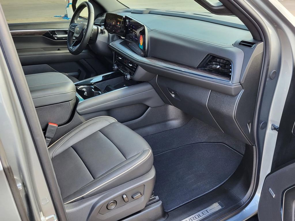 Certified 2025 Chevrolet Tahoe Premier w/ Sun And Tow Package AWD/4WD image 9