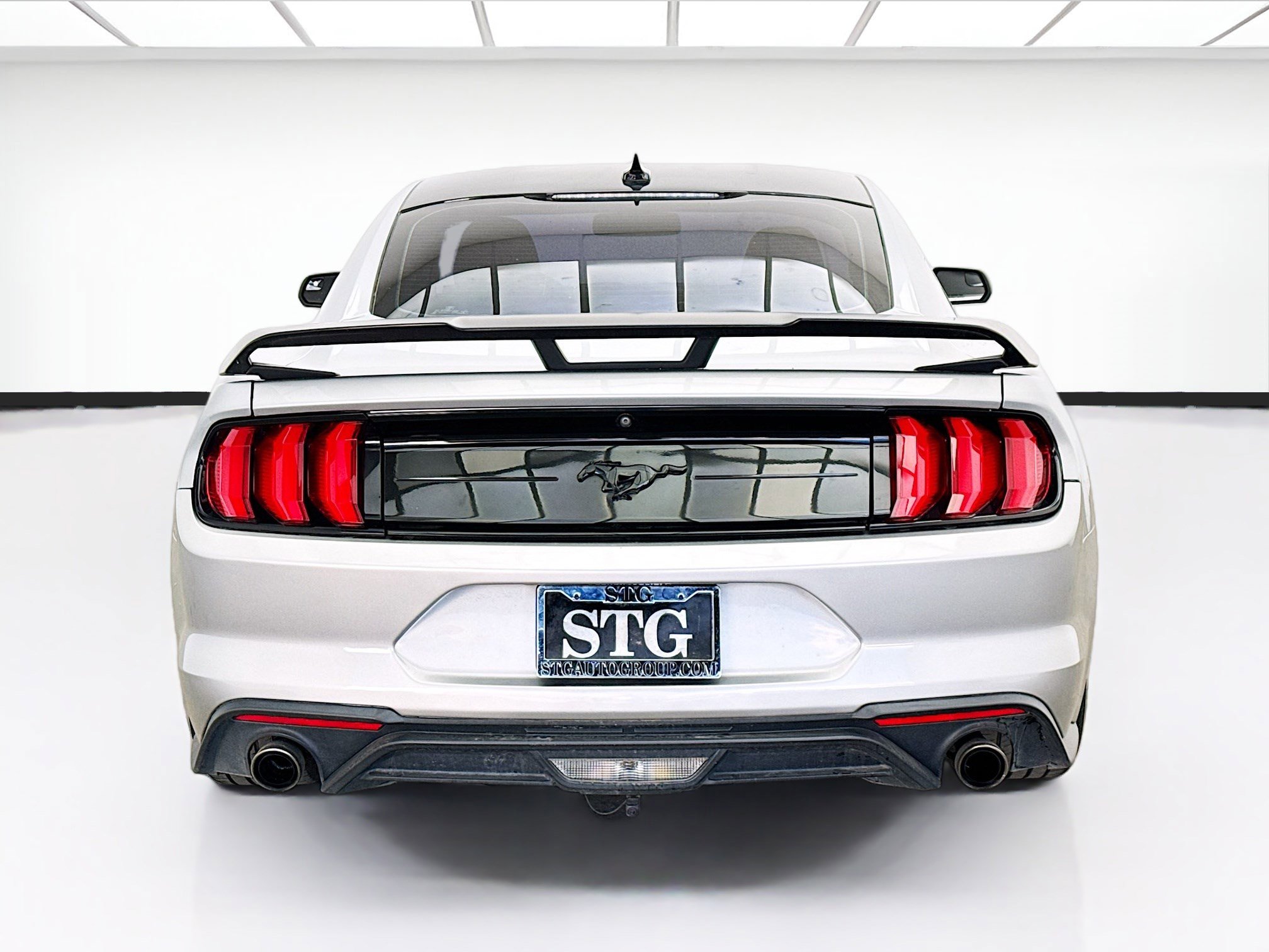Used 2020 Ford Mustang Coupe w/ Black Accent Package RWD image 5