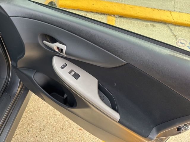 Used 2012 Toyota Corolla S image 27