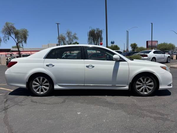 Used 2012 Toyota Avalon Limited FWD image 2