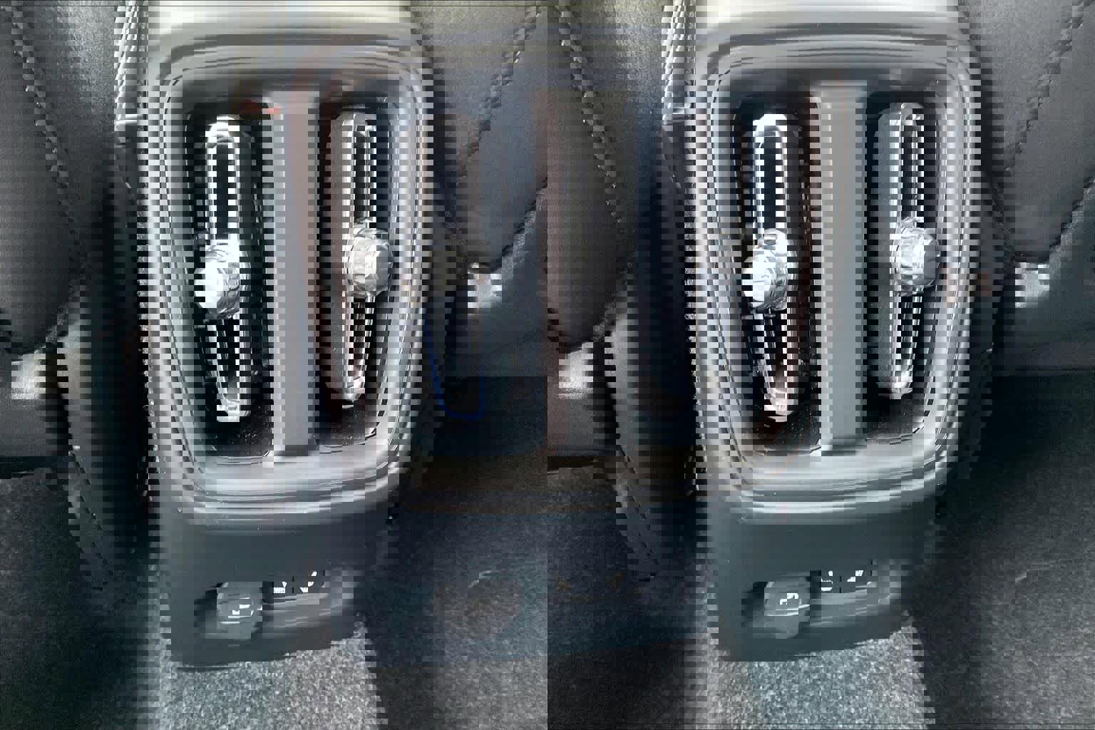 Used 2023 Volvo C40 P8 Recharge Ultimate image 38