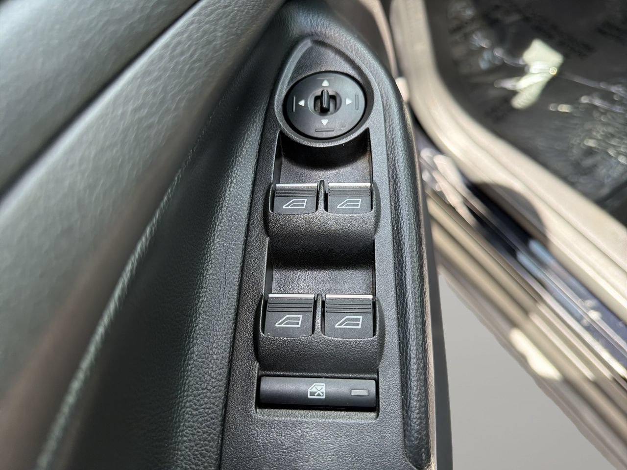 Used 2018 Ford C-MAX SE FWD image 17
