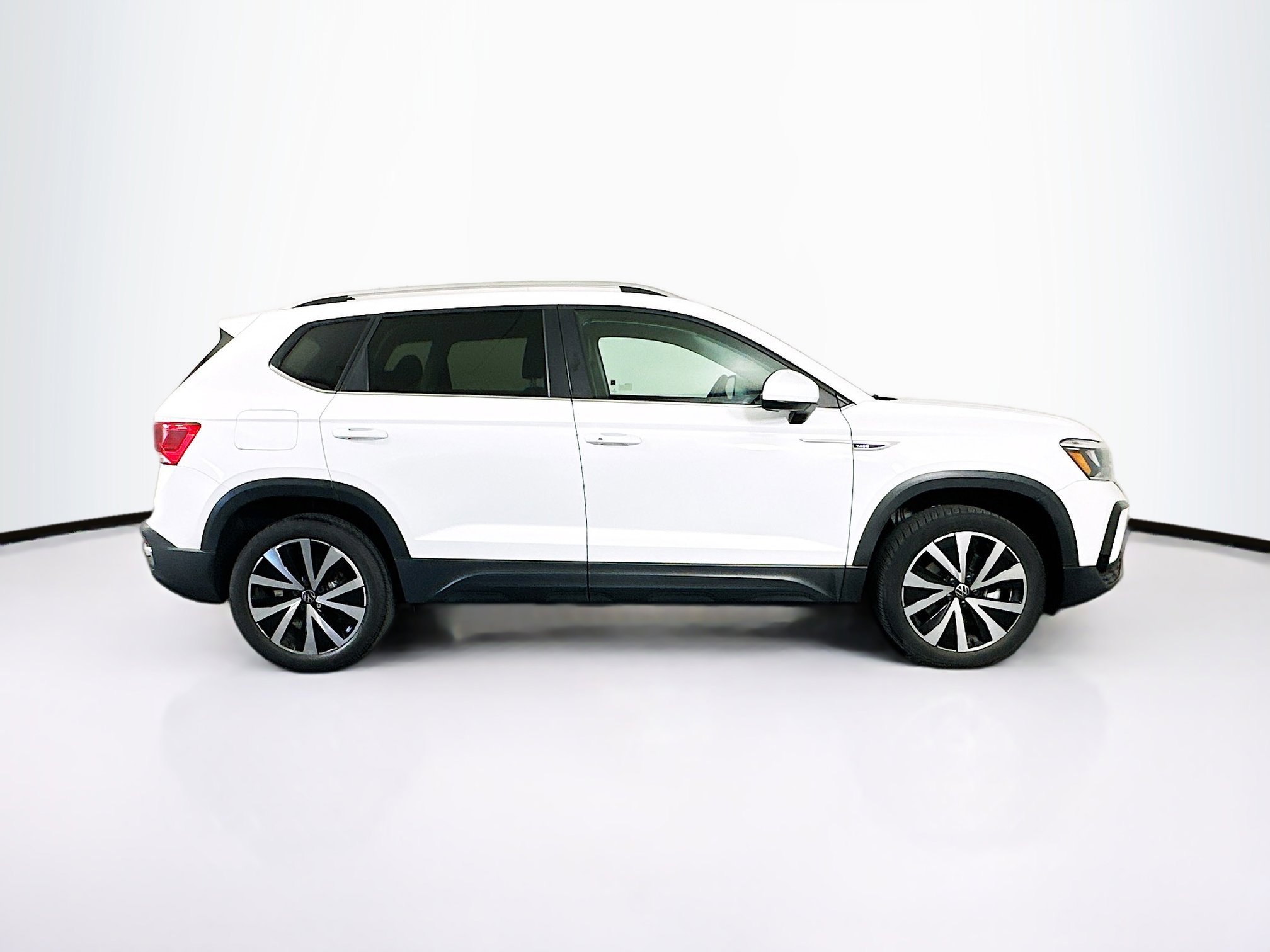 Used 2024 Volkswagen Taos SE image 10