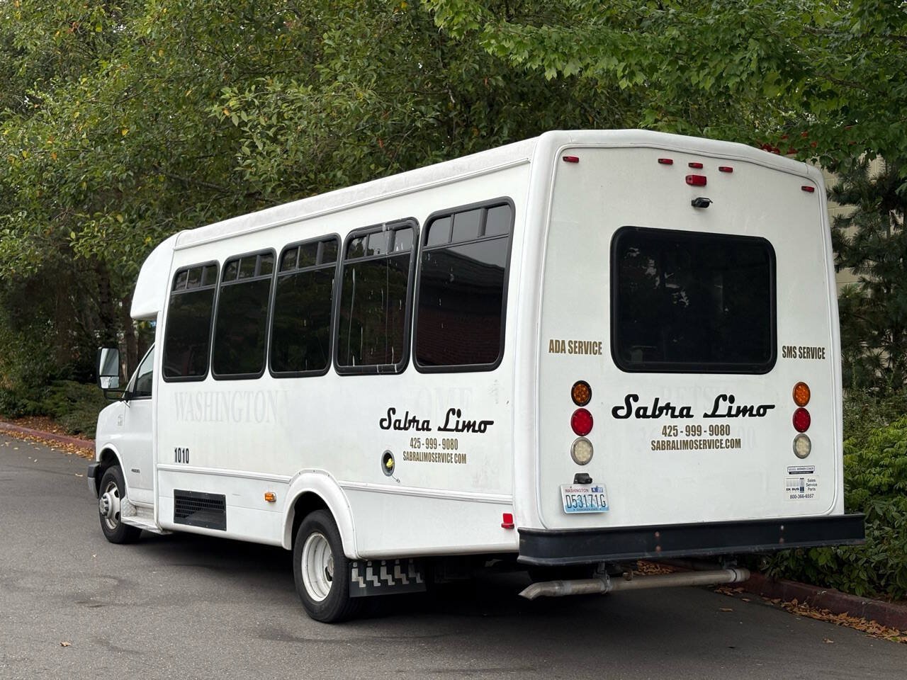 Used 2014 Chevrolet Express 4500 w/ Shuttle Bus Package RWD image 4