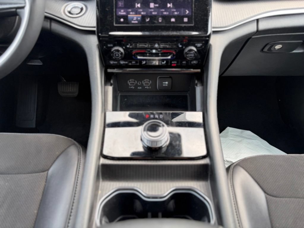 Used 2023 Jeep Grand Cherokee Altitude AWD/4WD image 29