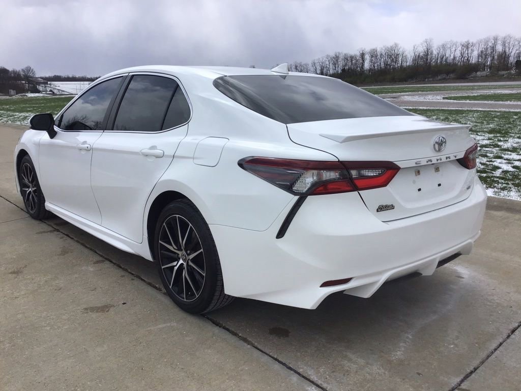 Used 2021 Toyota Camry SE image 4