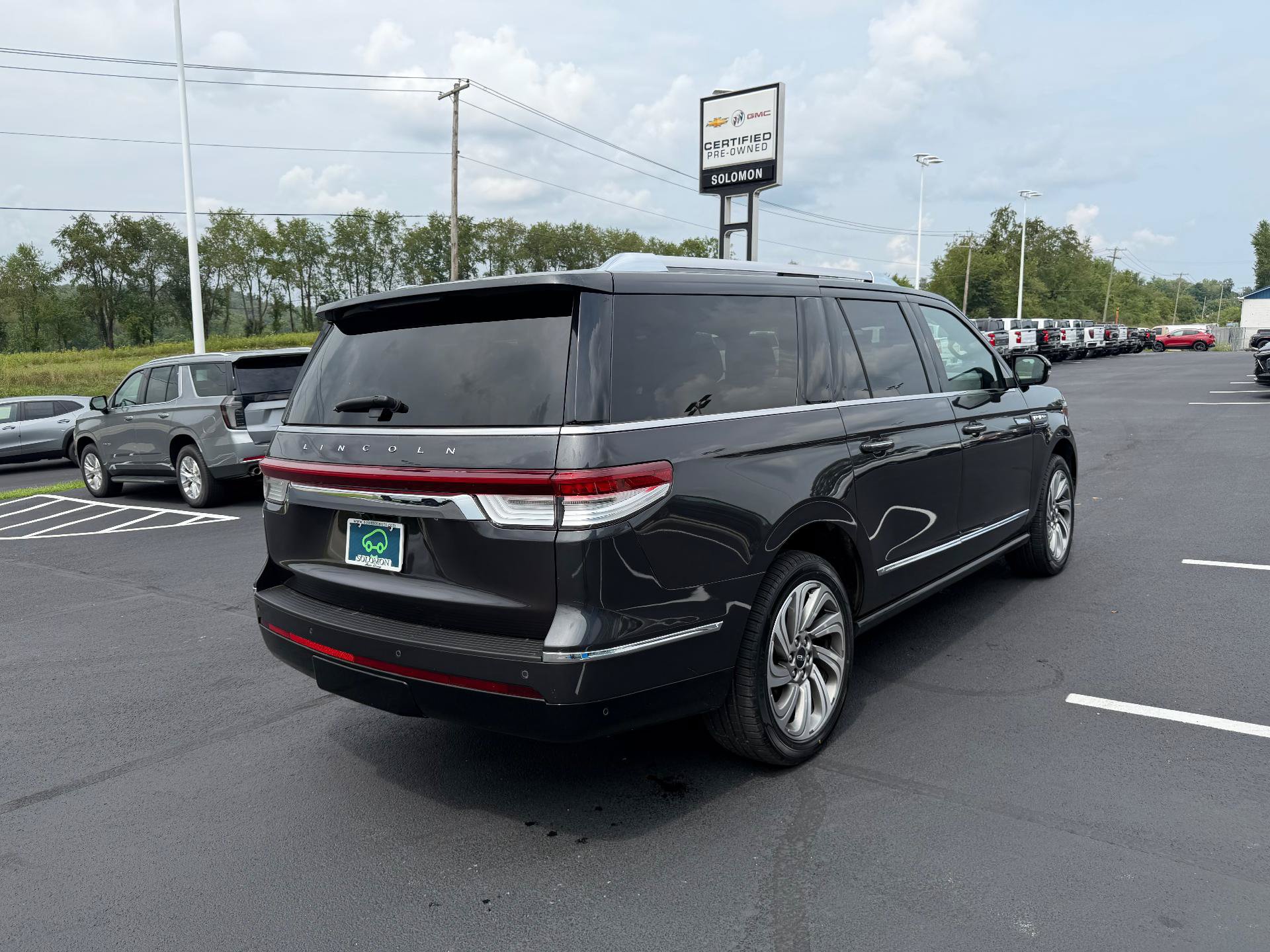 Used 2023 Lincoln Navigator L Reserve AWD/4WD image 6