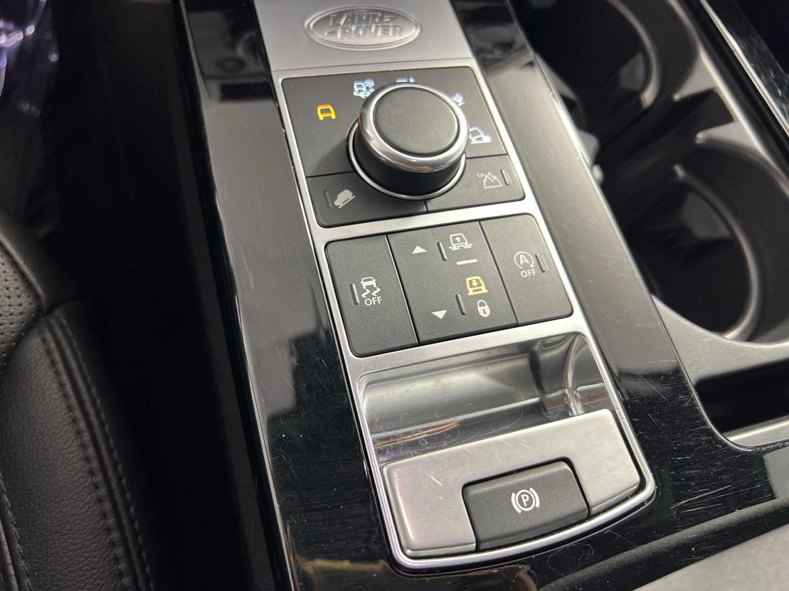 Used 2020 Land Rover Discovery HSE image 33