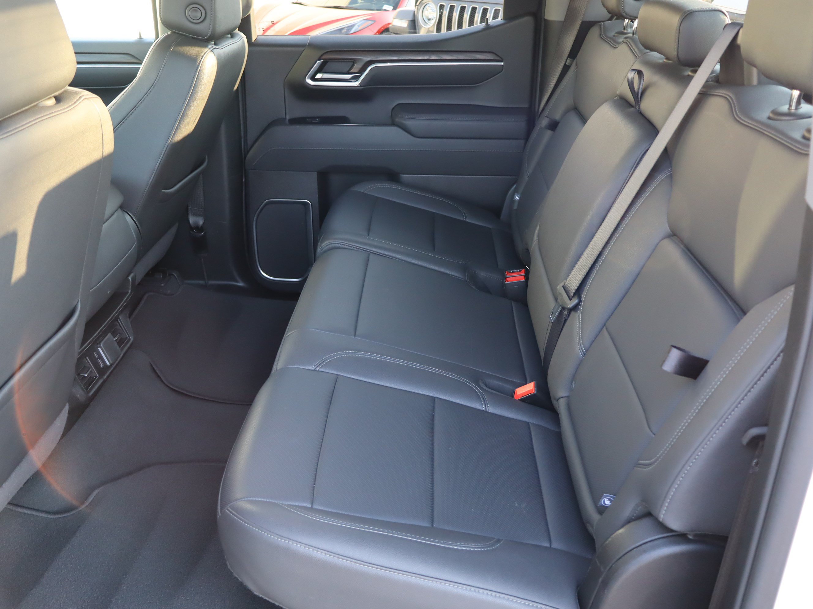 Used 2025 GMC Sierra 1500 SLT AWD/4WD image 31