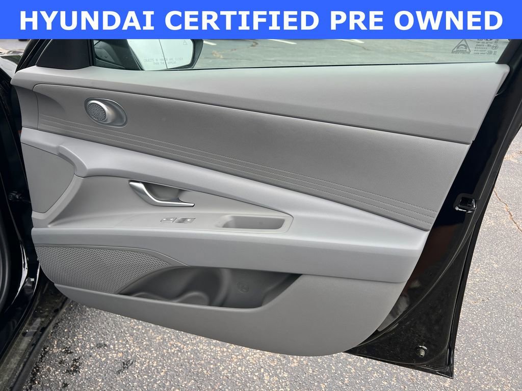 Used 2025 Hyundai Elantra Blue image 14