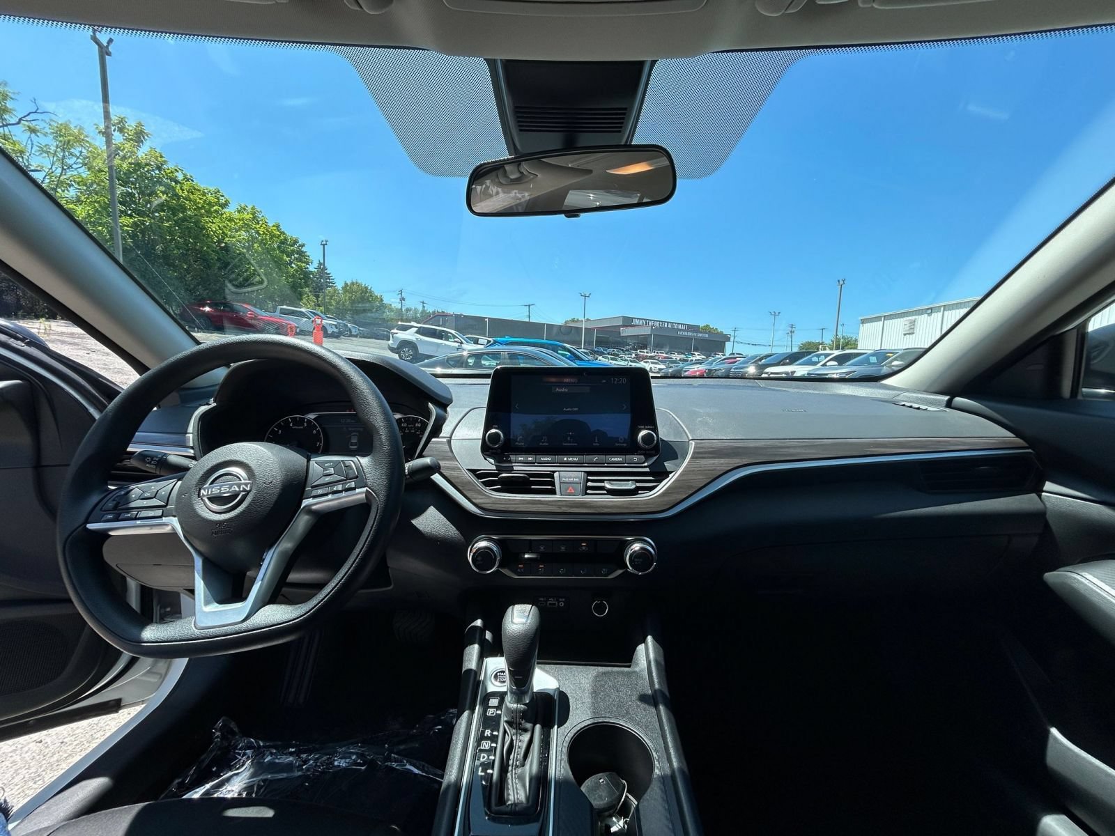 Used 2025 Nissan Altima 2.5 SV FWD image 23