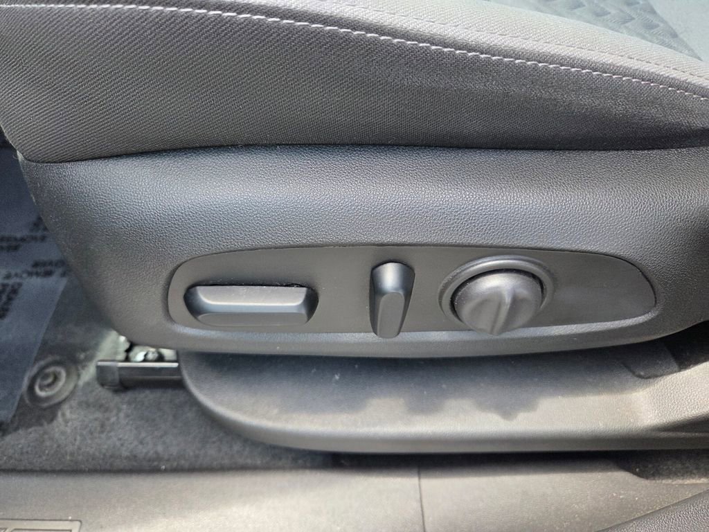 Used 2023 Chevrolet Equinox LT FWD image 5
