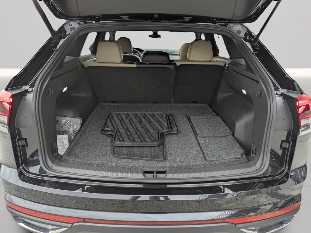 Certified 2025 Volkswagen Atlas Cross Sport SE FWD image 9