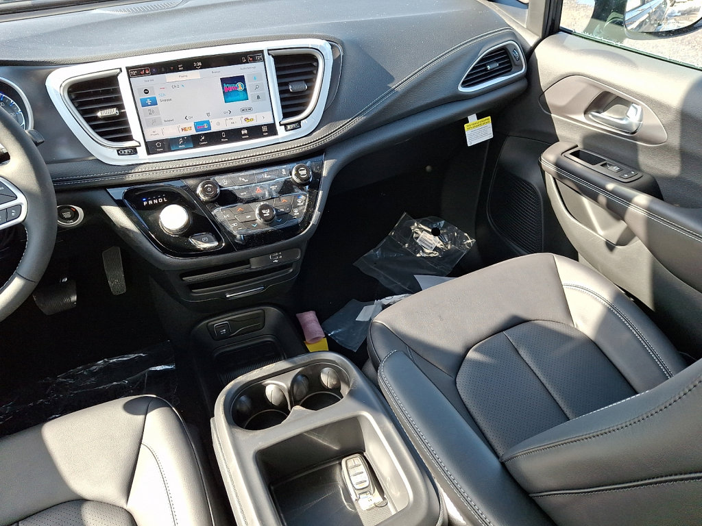 New 2026 Chrysler Pacifica Select image 11