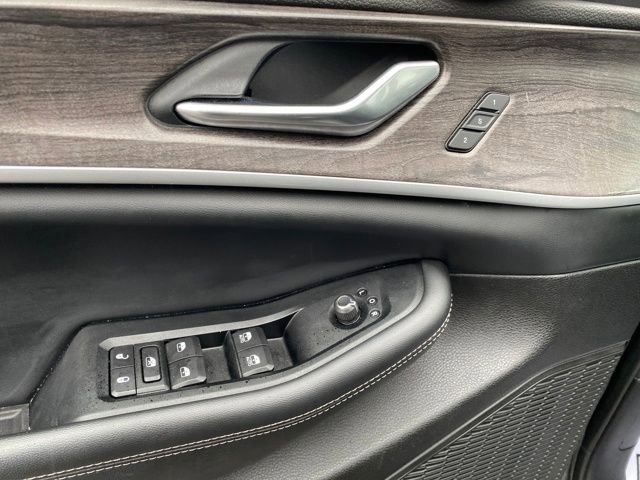 Used 2023 Jeep Grand Cherokee Limited image 16