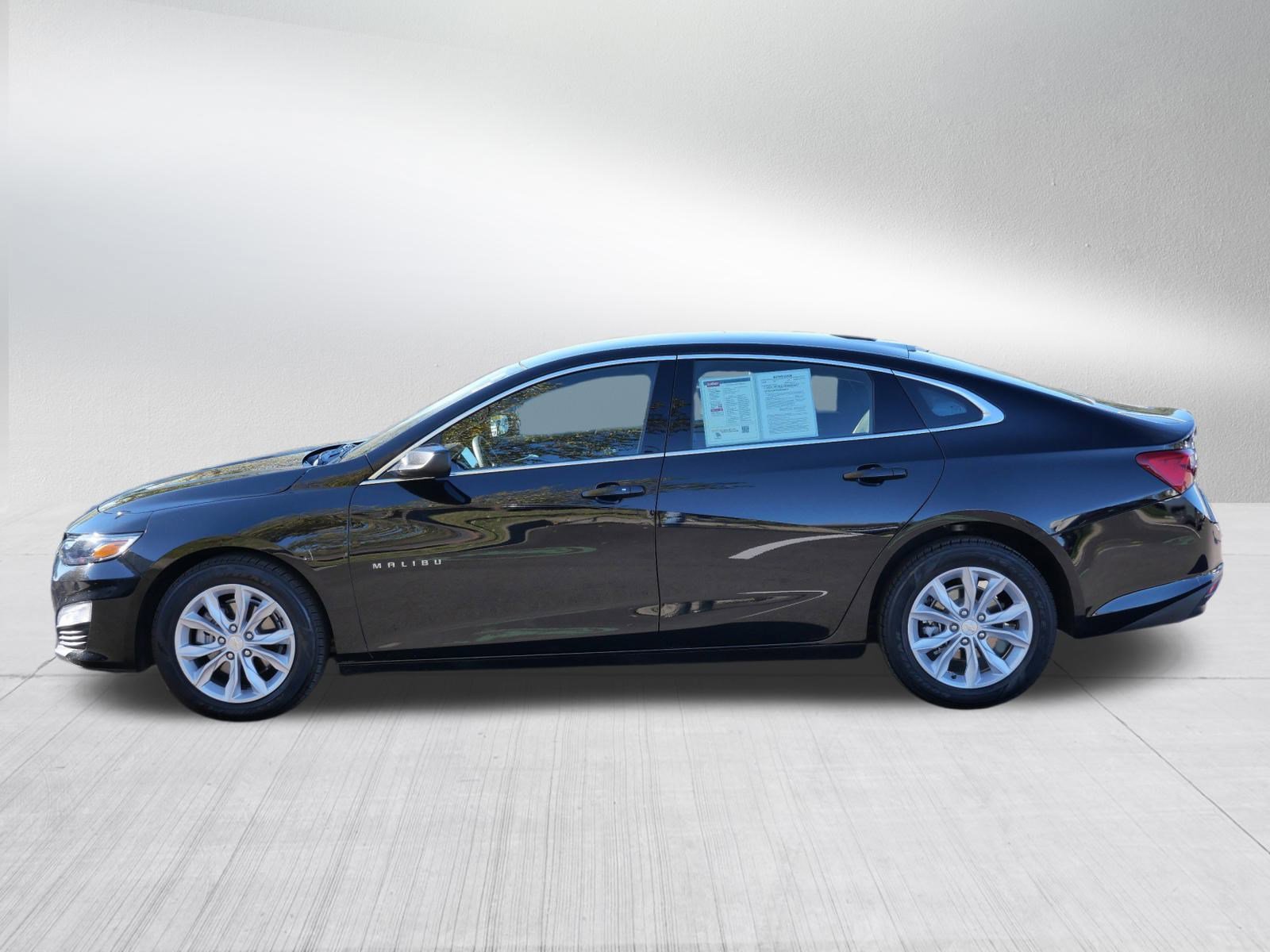 Used 2025 Chevrolet Malibu LT image 4