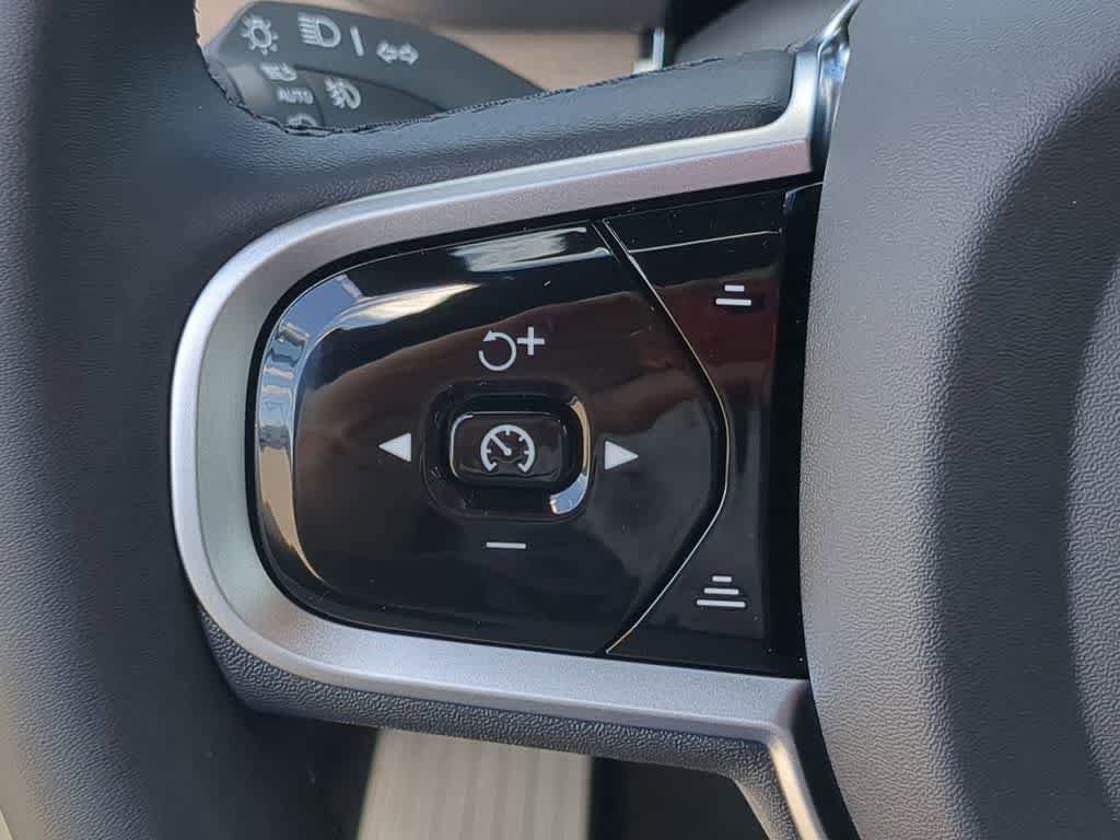 New 2026 Volvo XC90 B6 Plus w/ Protection Package Premier AWD/4WD image 22