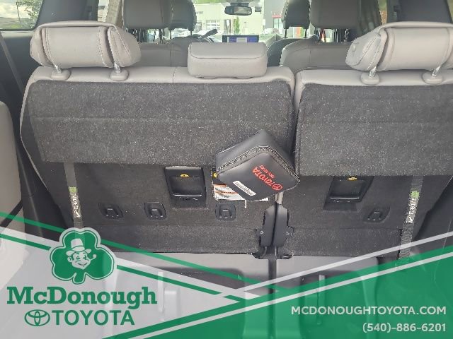 Certified 2025 Toyota Sienna XLE FWD image 9