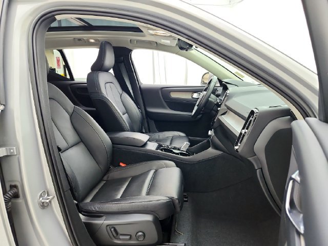 Certified 2023 Volvo XC40 B5 Plus w/ Protection Package Premier AWD/4WD image 18
