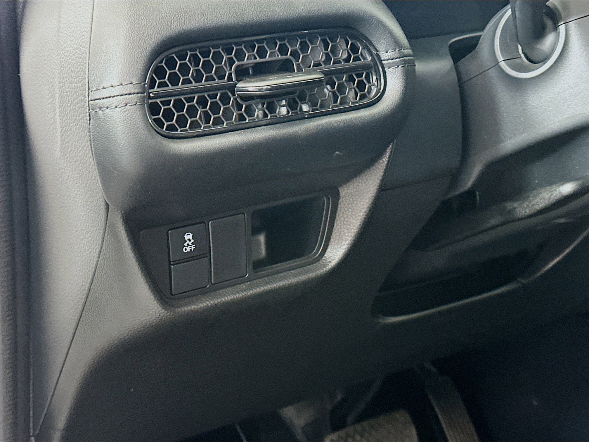 Used 2023 Honda HR-V LX image 16