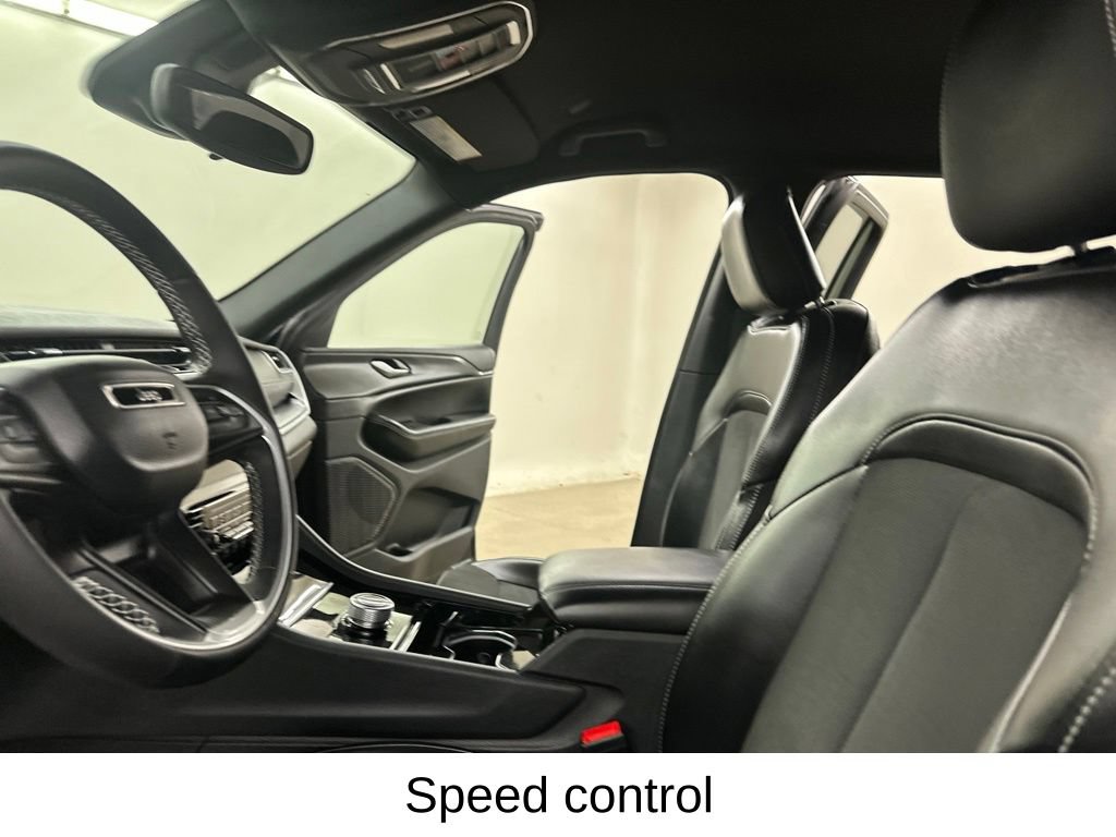 Used 2023 Jeep Grand Cherokee Altitude AWD/4WD image 38