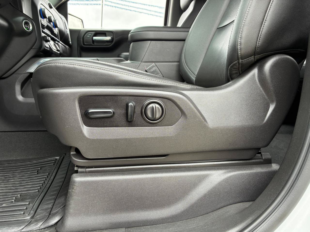Used 2021 Chevrolet Silverado 1500 LTZ AWD/4WD image 15