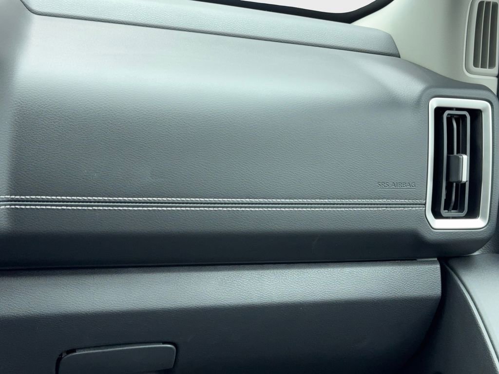 Used 2025 Nissan Frontier SV image 23