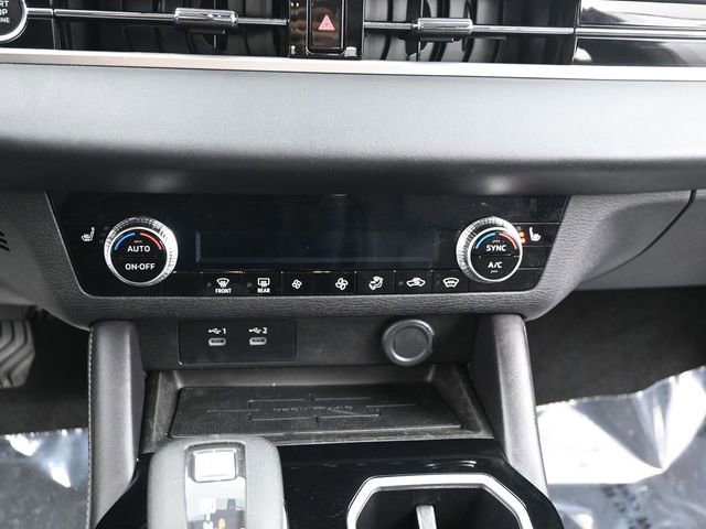 Used 2025 Mitsubishi Outlander ES image 16