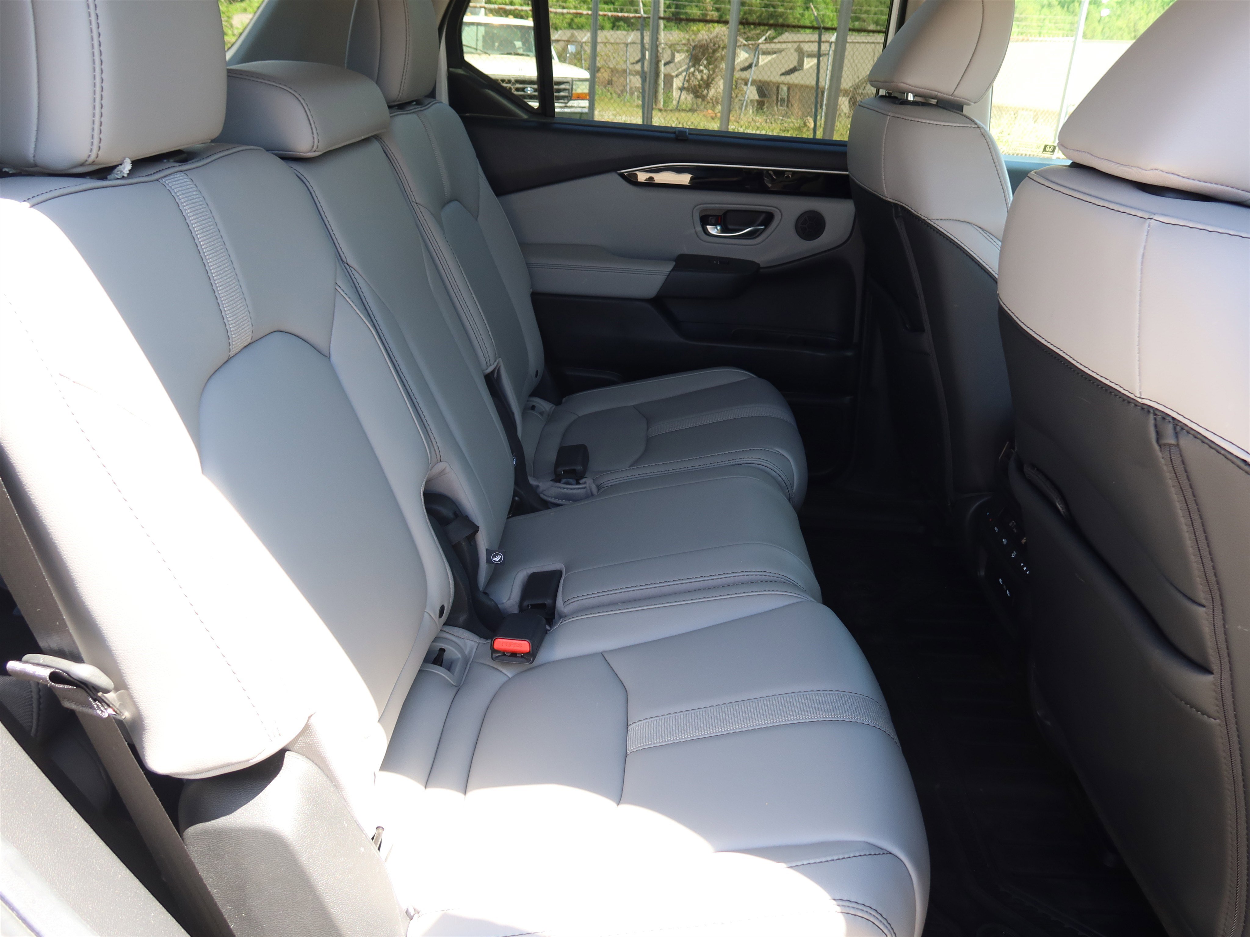 Used 2025 Honda Pilot EX-L image 13