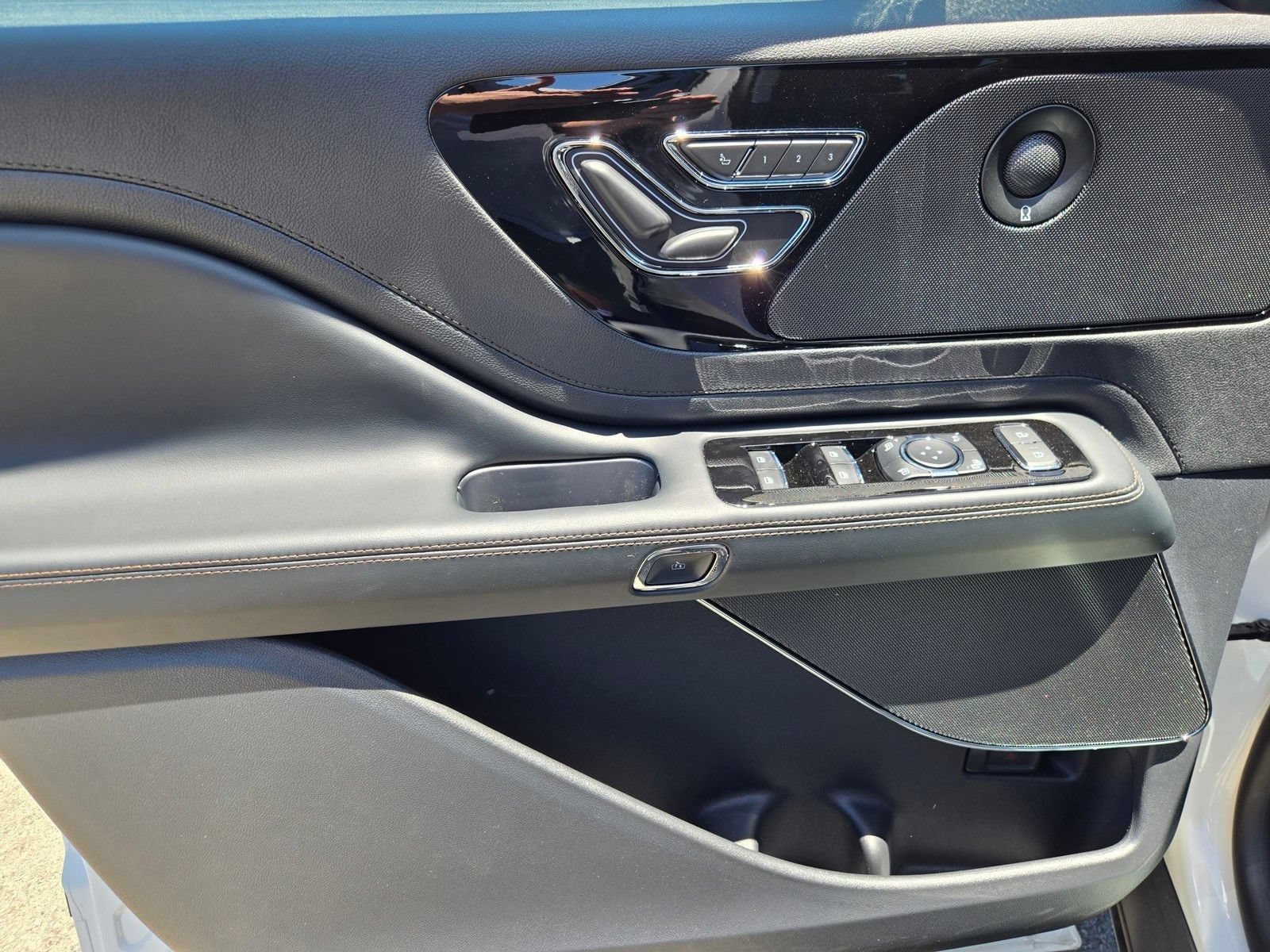 New 2026 Lincoln Aviator AWD image 11