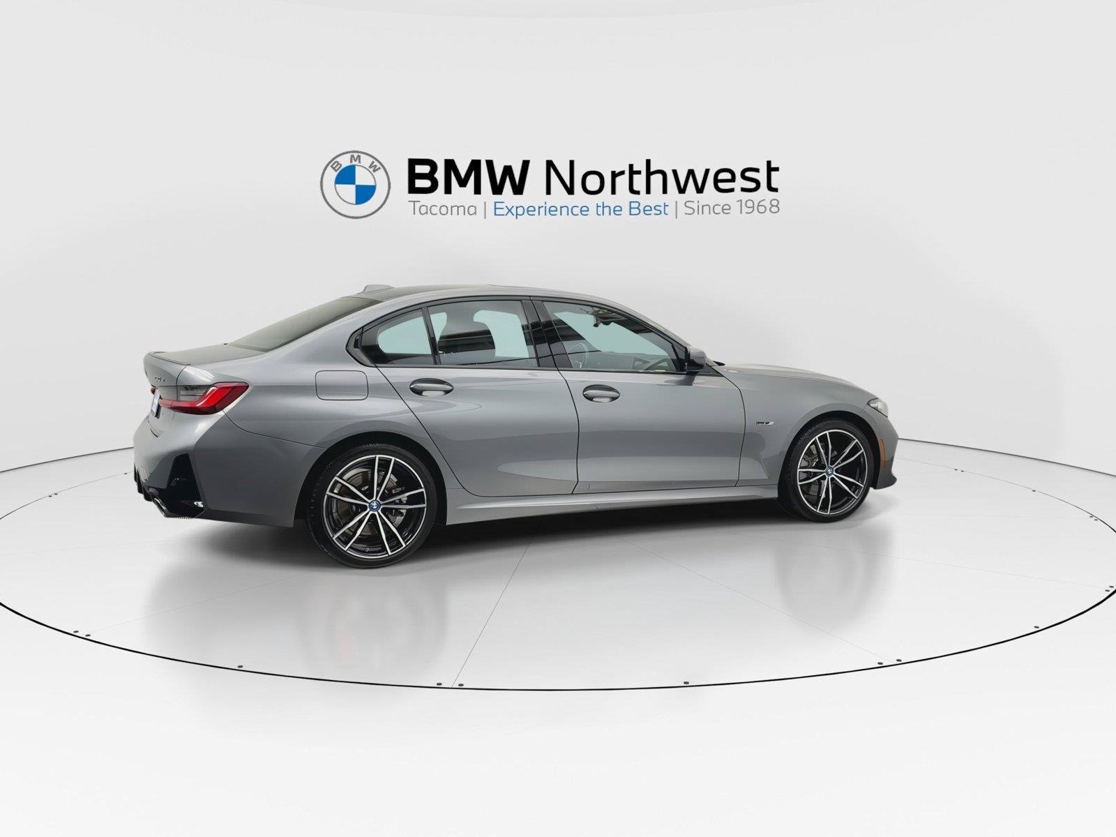 Used 2023 BMW 330e xDrive w/ M Sport Package AWD/4WD image 4