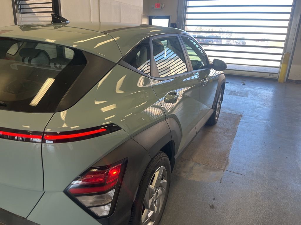 Used 2024 Hyundai Kona SE image 4