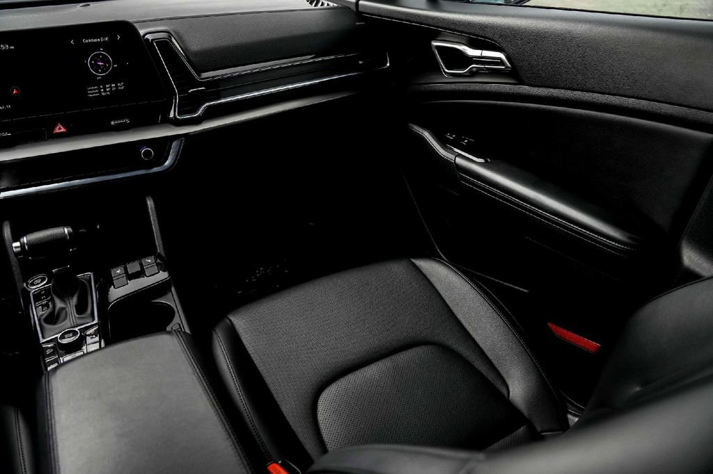 Used 2023 Kia Sportage EX image 29