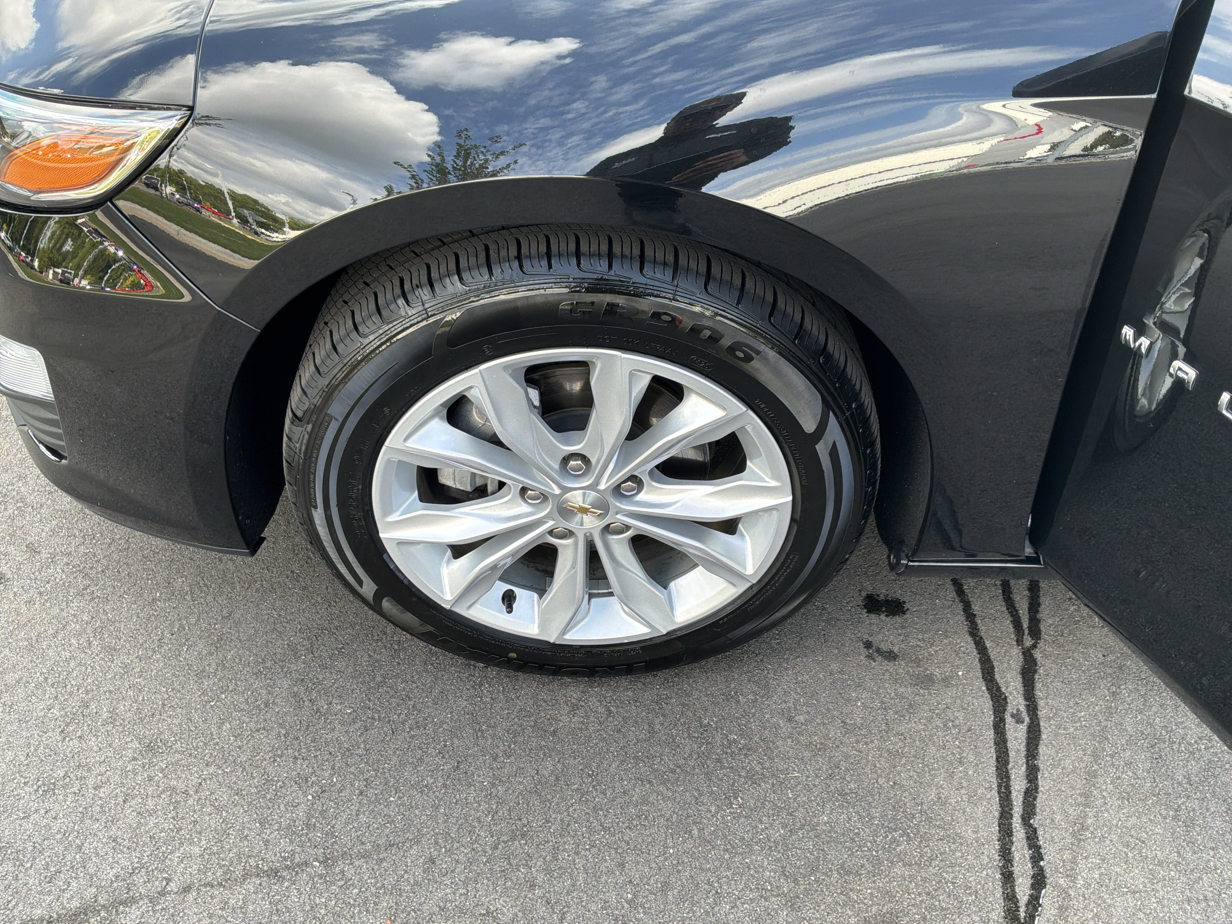 Used 2025 Chevrolet Malibu LT FWD image 13
