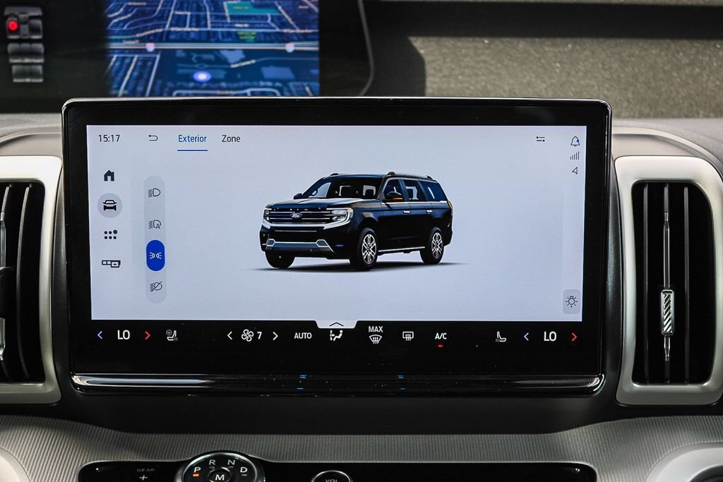 Used 2025 Ford Expedition Active AWD/4WD image 15
