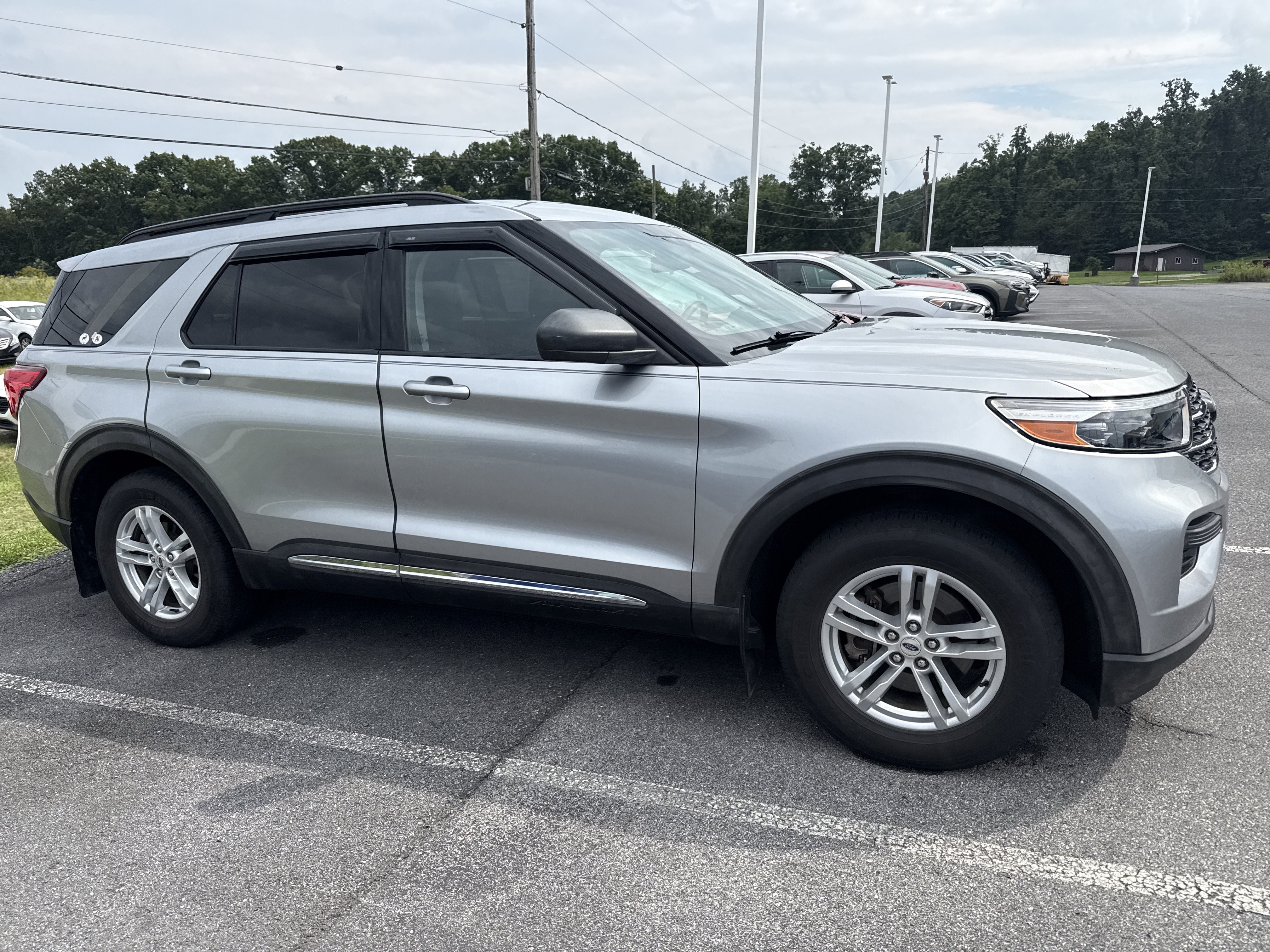 Used 2020 Ford Explorer XLT w/ Comfort Package AWD/4WD image 3
