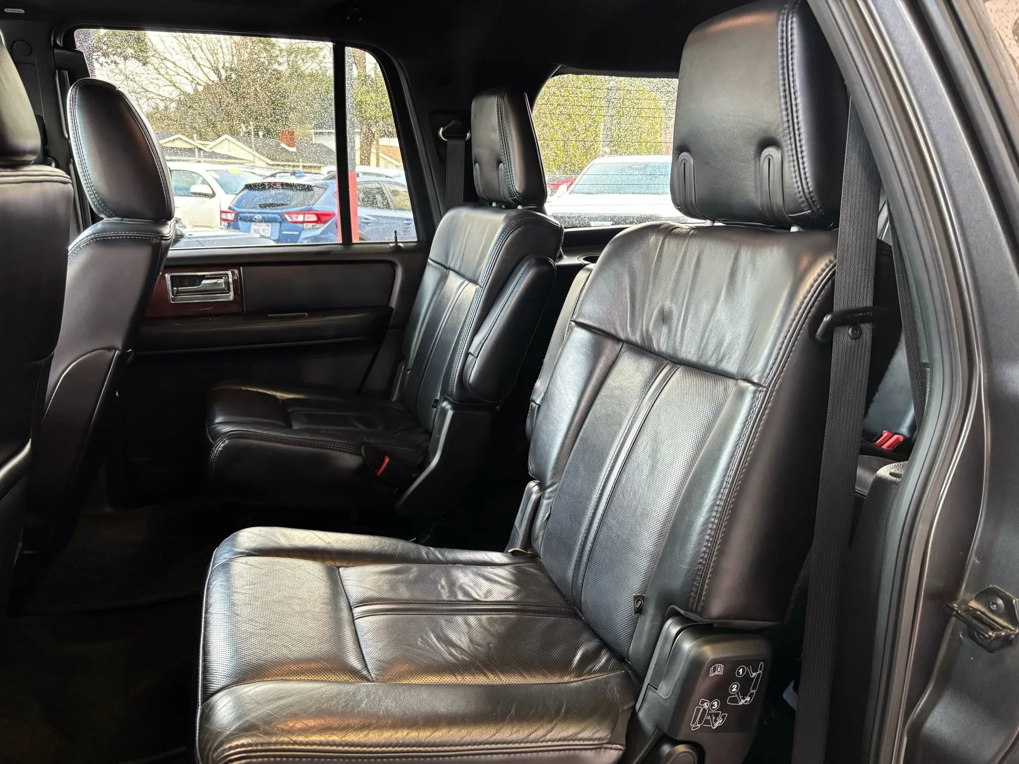 Used 2016 Lincoln Navigator L Select image 20