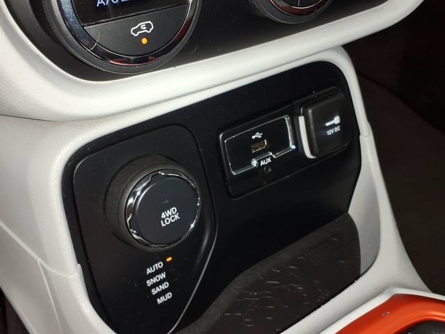Used 2015 Jeep Renegade Limited AWD/4WD image 25