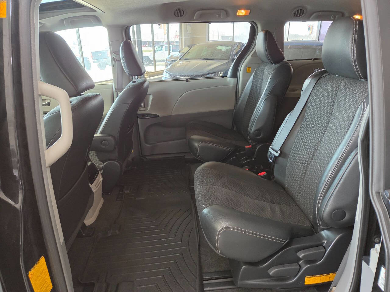 Used 2011 Toyota Sienna SE w/ Preferred Pkg FWD image 14